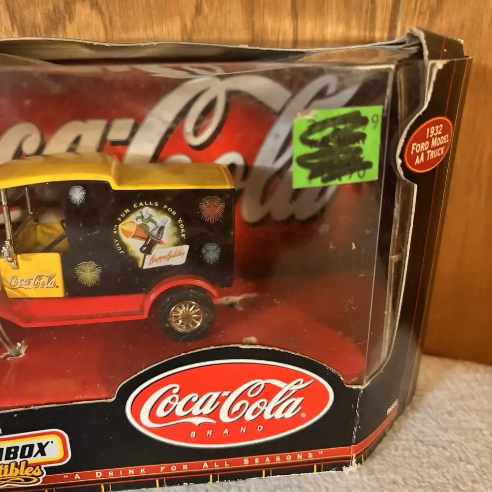 Matchbox Collectibles Coca Cola 1932 Ford Model AA Truck Happy Holidays Boxed